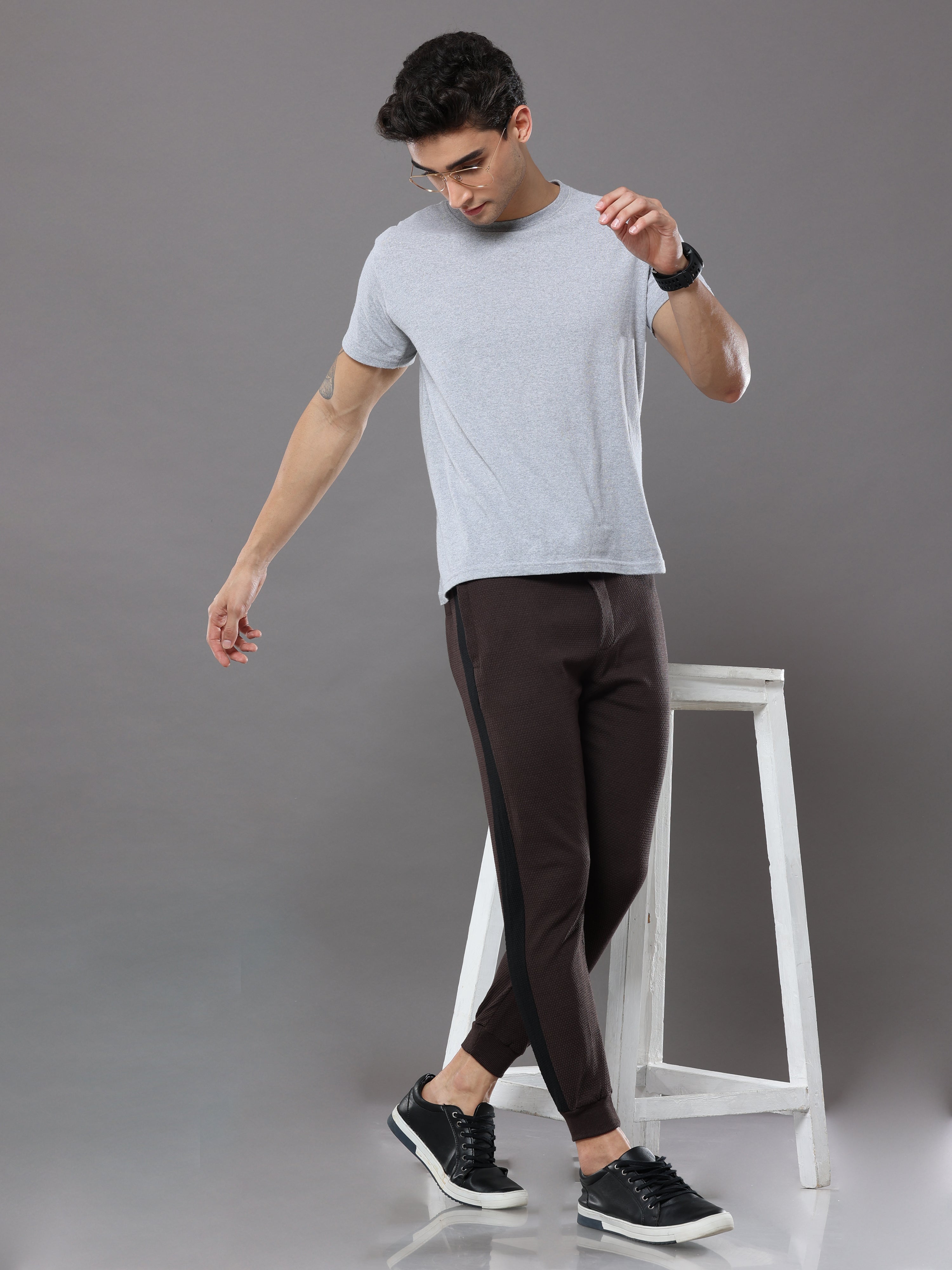 بنطال رياضي رجالي مخطط باللون البني من Popcorn Premium