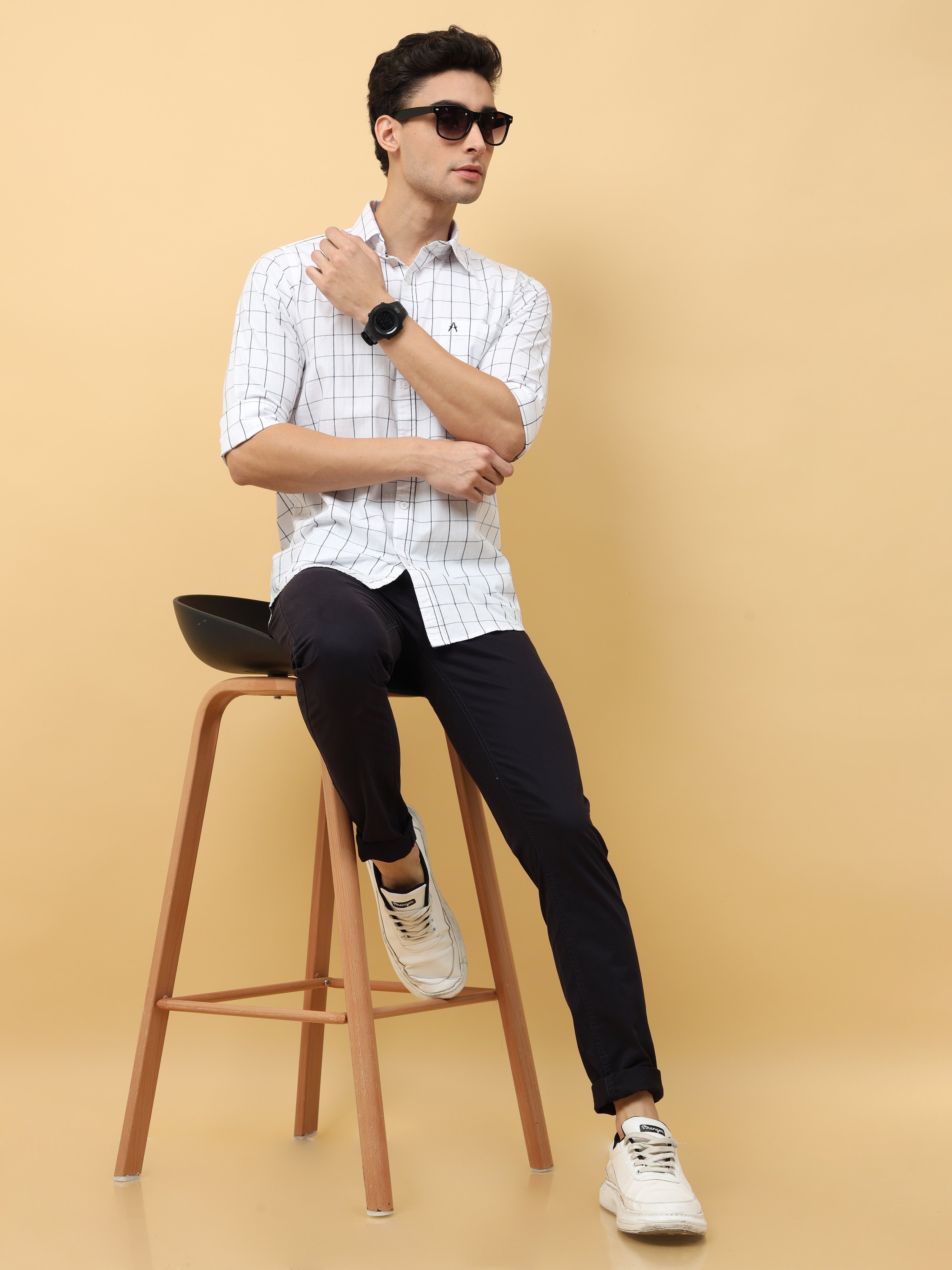 قميص رجالي من القطن الفاخر بنقشة مربعات باللونين الأبيض والأسود