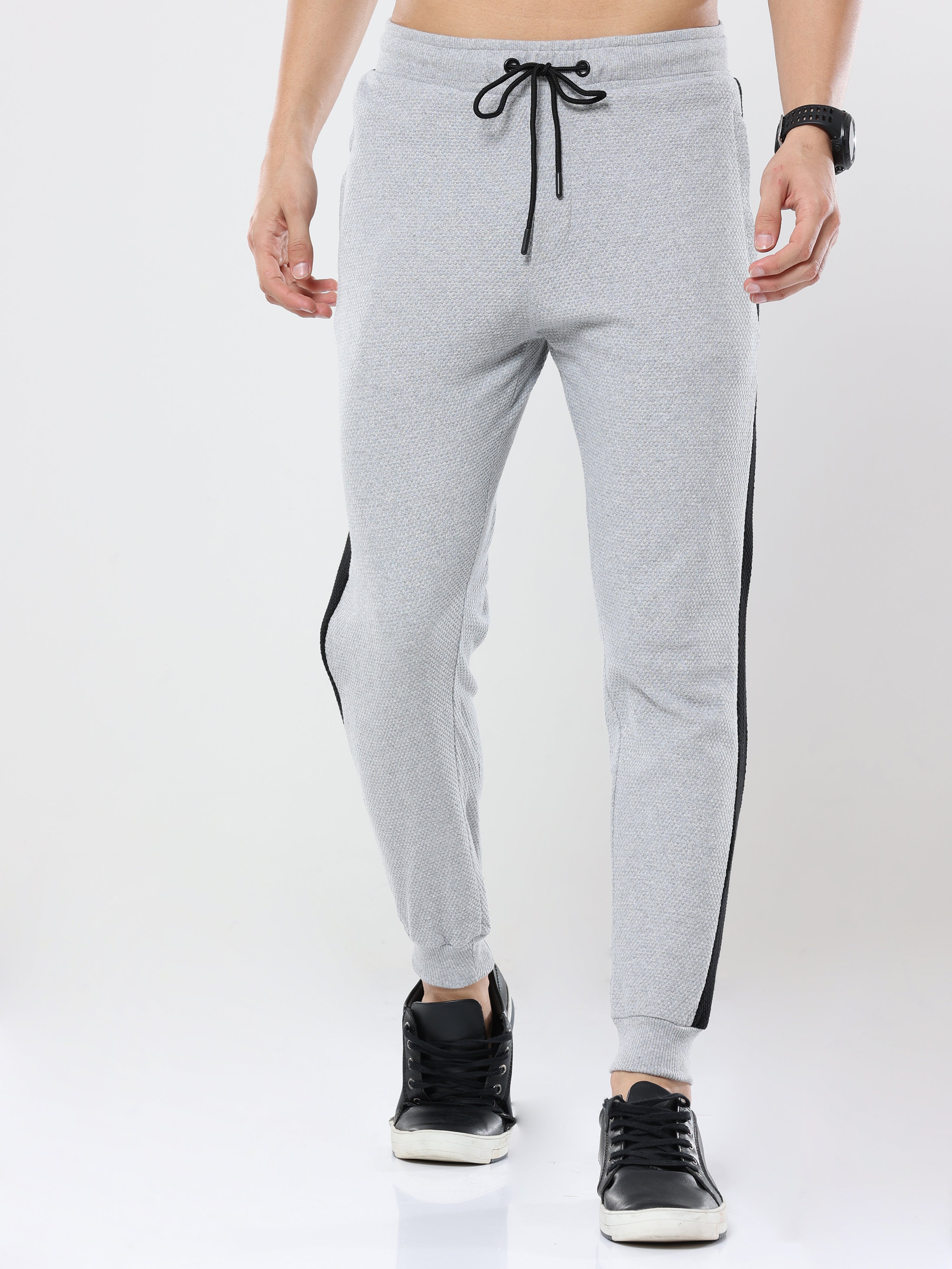 بنطال رياضي رجالي كاجوال مخطط باللون الرمادي الفاتح من Popcorn