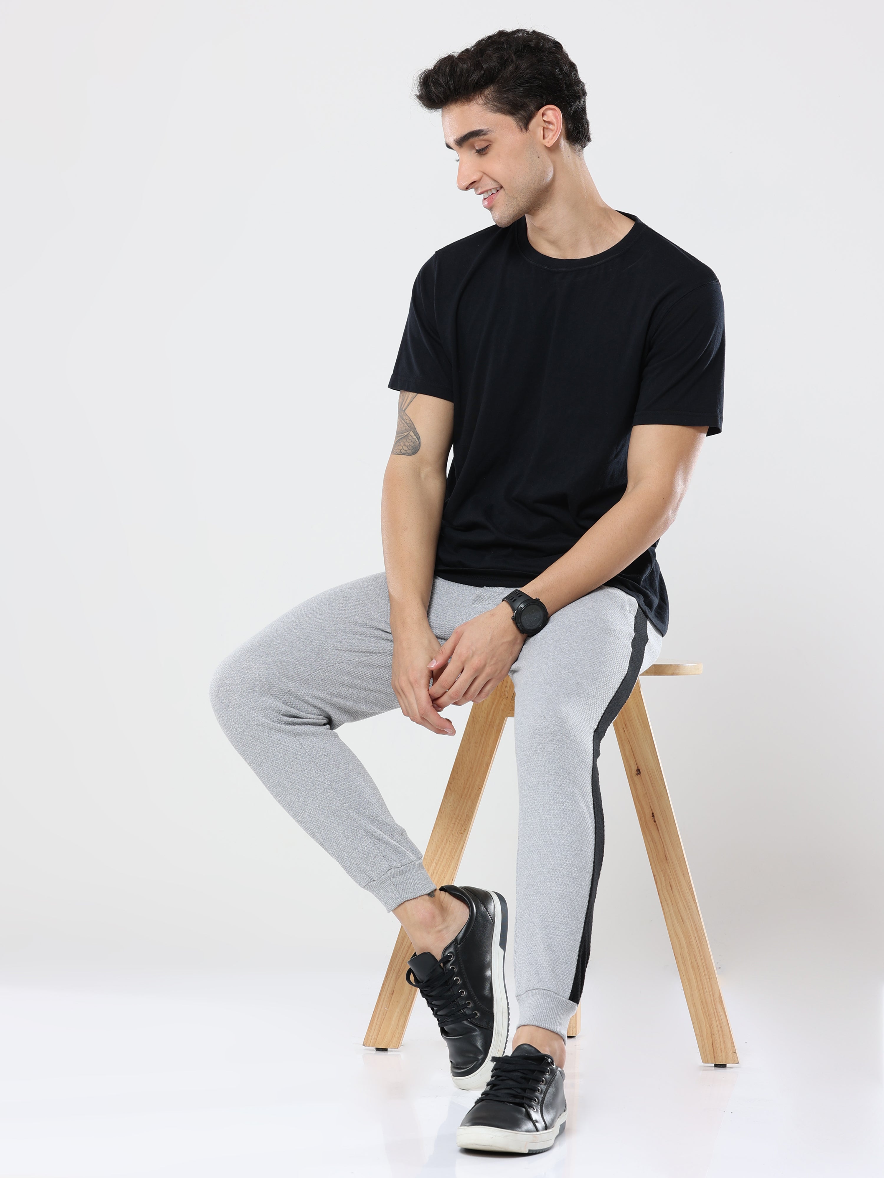 بنطال رياضي رجالي كاجوال مخطط باللون الرمادي الفاتح من Popcorn