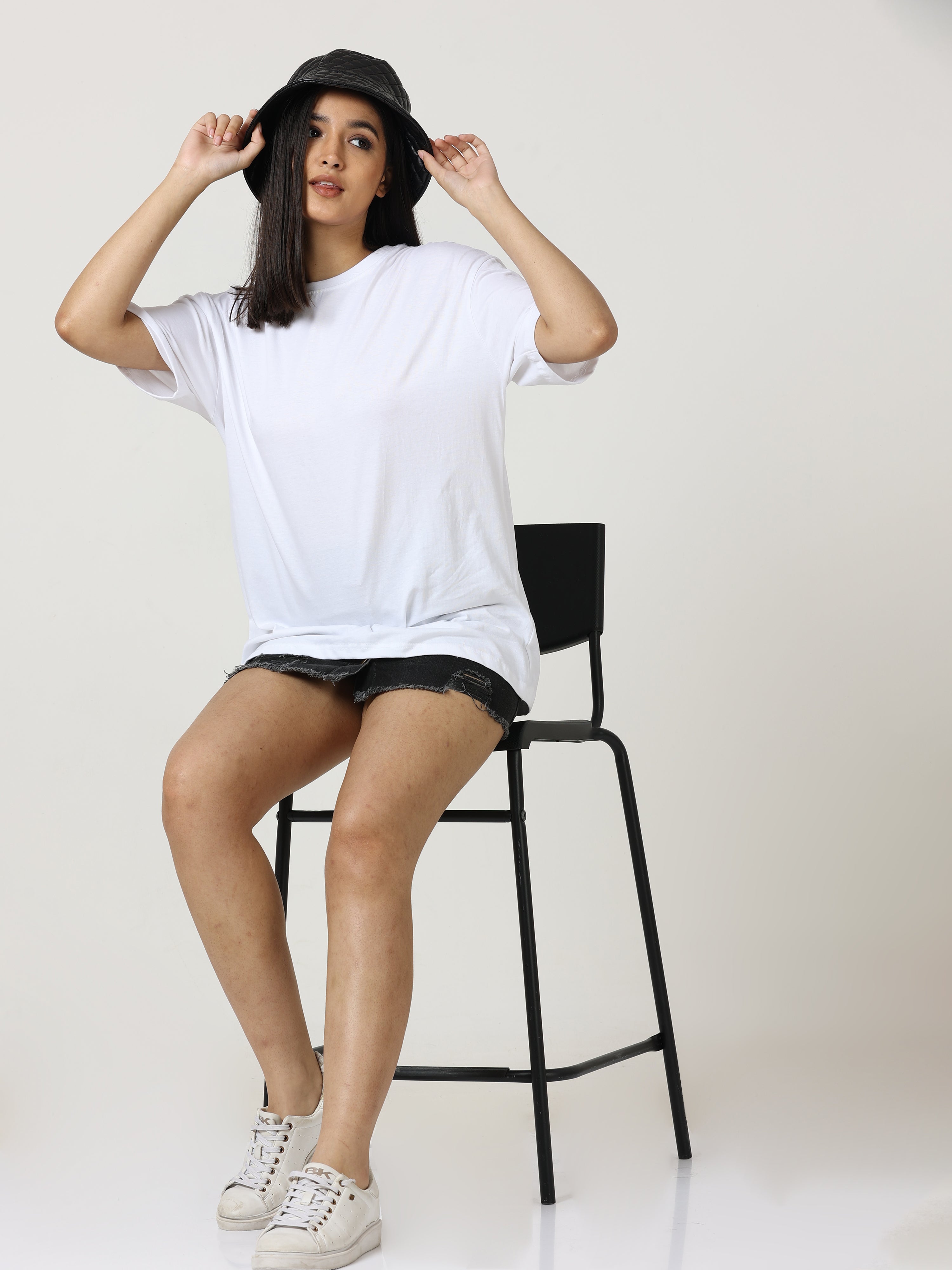 White Oversized T-shirt - UNISEX