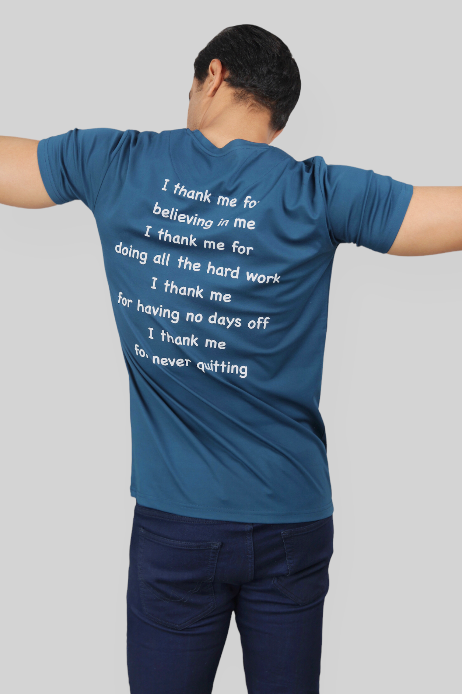 تي شيرت رجالي كلاسيكي إيطالي أزرق مطبوع عليه عبارة I THANK ME